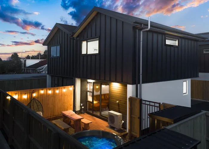 Cozy Retreat With Hot Tub