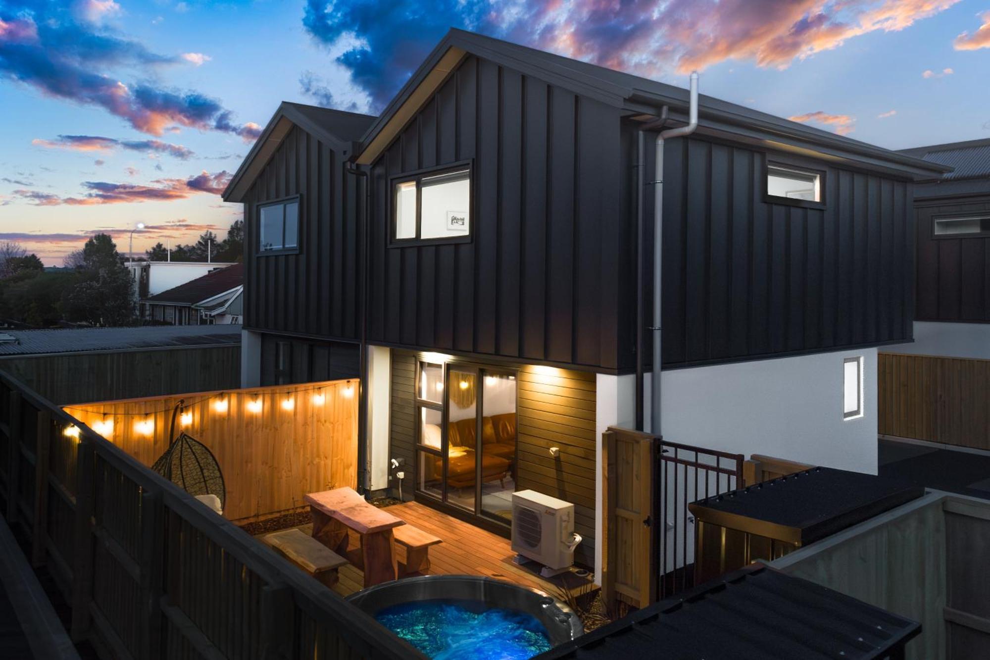 Cozy Retreat With Hot Tub Apartment